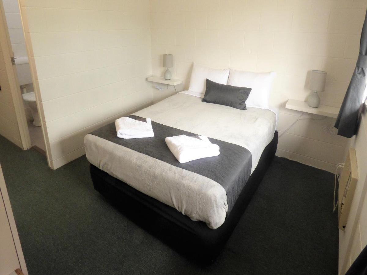 Banjo Paterson Motor Inn Townsville Buitenkant foto