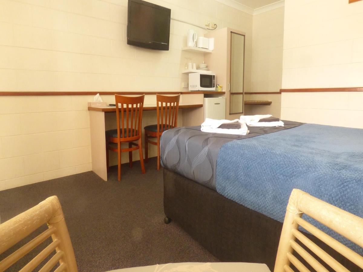 Banjo Paterson Motor Inn Townsville Buitenkant foto